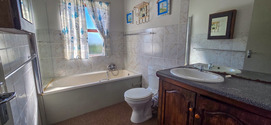 3 Bedroom Property for Sale in Wavecrest Eastern Cape